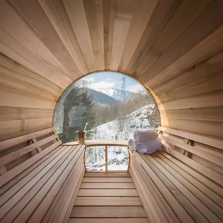 Chalet Zell: Alpine Charm Meets Modern Luxury アパート ツェル アム ゼー